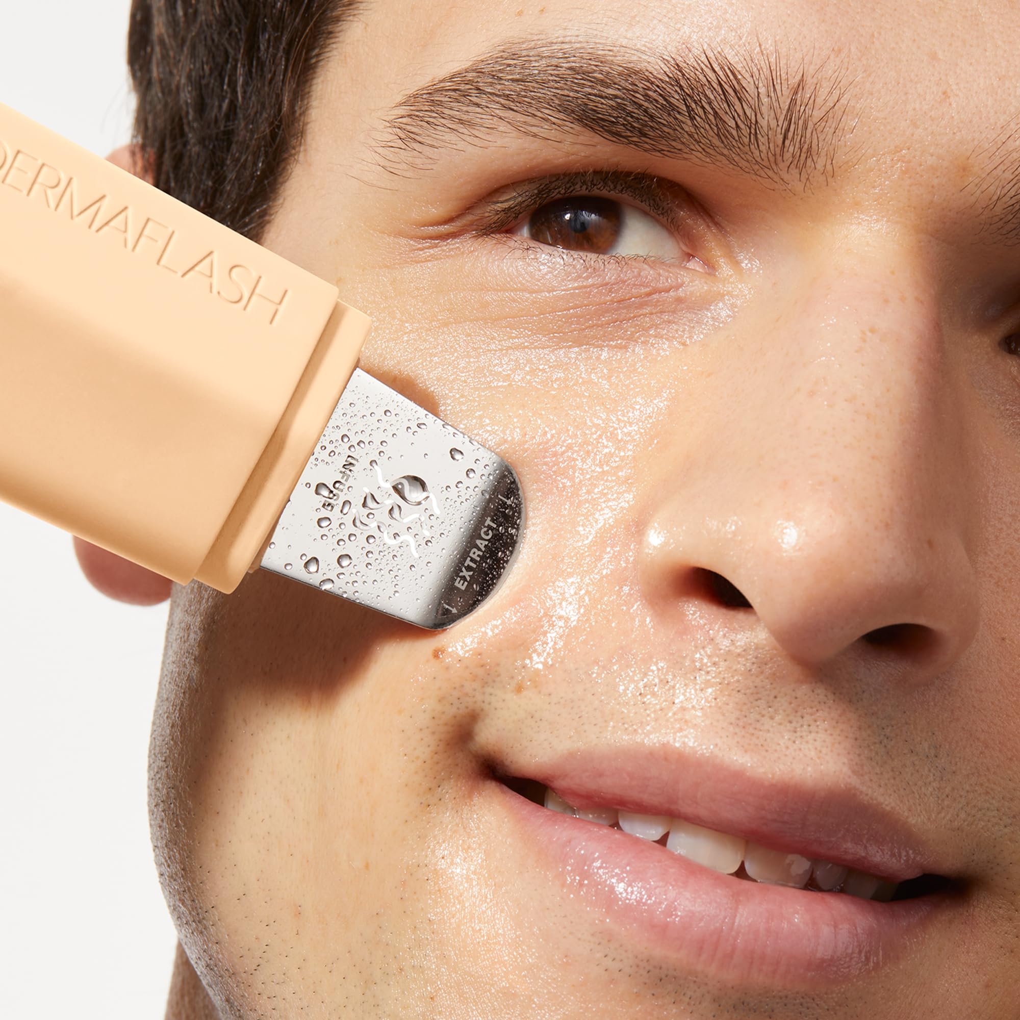 DERMAFLASH DERMAPORE+ Skin Care Device, Ultrasonic 2-in-1 Pore Extractor and Serum Infuser, Peach Fuzz