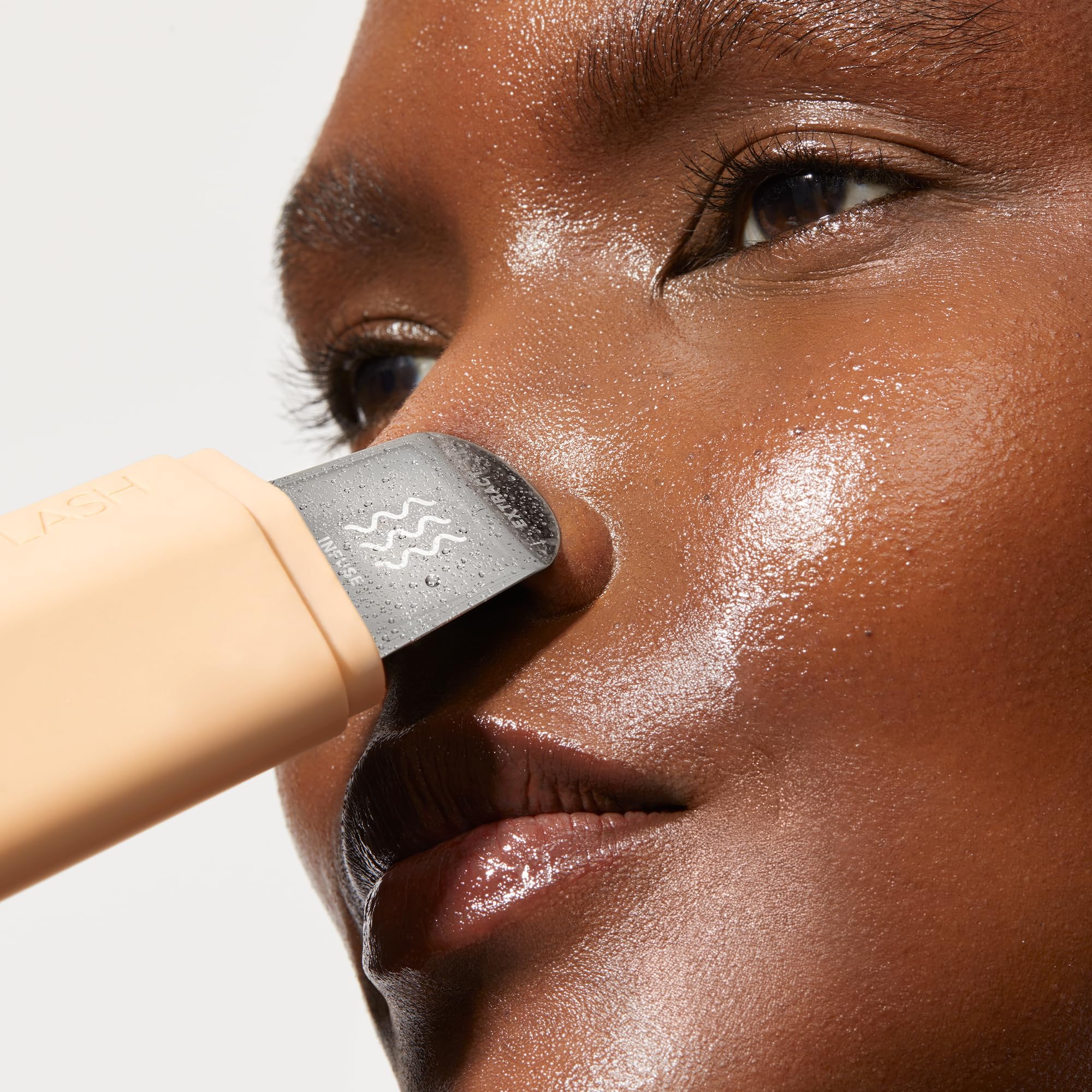 DERMAFLASH DERMAPORE+ Skin Care Device, Ultrasonic 2-in-1 Pore Extractor and Serum Infuser, Peach Fuzz